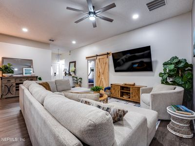 1717 FERNCREEK Drive