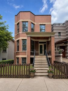 1738 W Byron St