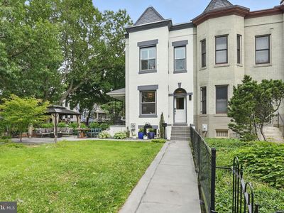 1387 N Carolina Ave NE