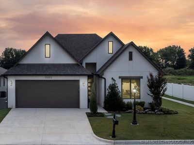 1203 N 71st Pl