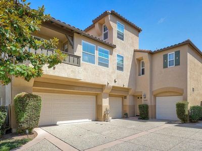 6468 Terraza Portico