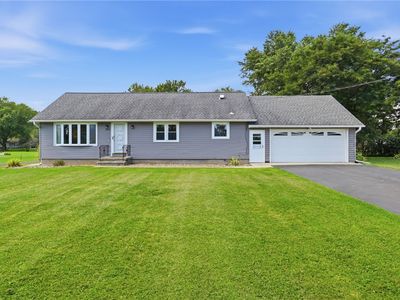 1097 & 1095 Manitou Rd