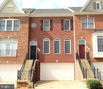 Property at 6846 Witton Cir, Gainesville, VA