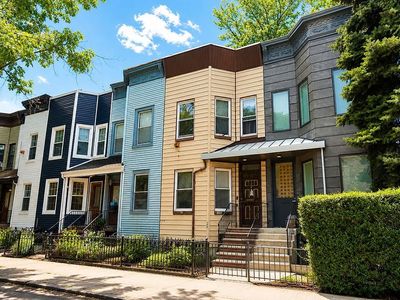 100 E 8th St