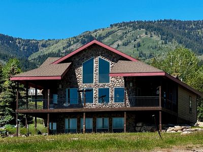 7 Lake Circle Dr