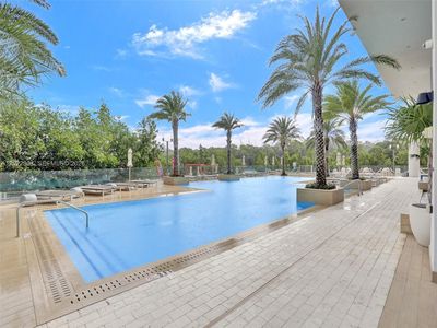 16385 N Biscayne Blvd #403