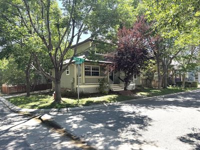 1202 Della St