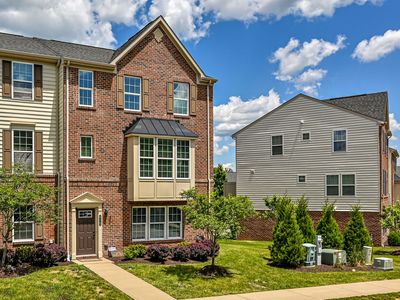 610 Broadmore Ln