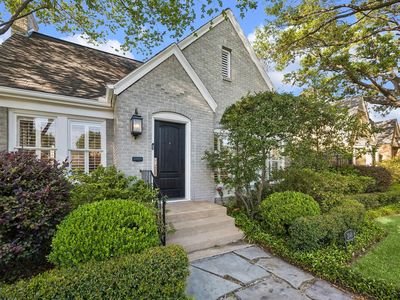 2048 Sul Ross St