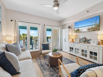 114 Carillon Market St #208