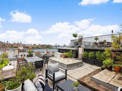 50 Bridge St APT 618