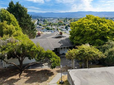 1877 Scenic Dr