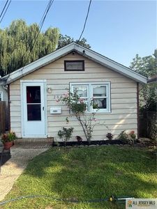 Property at 206 Hillcrest Ave, Laurence Harbor, NJ