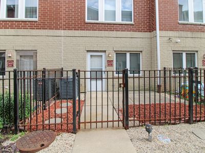 2409 W 32nd Pl