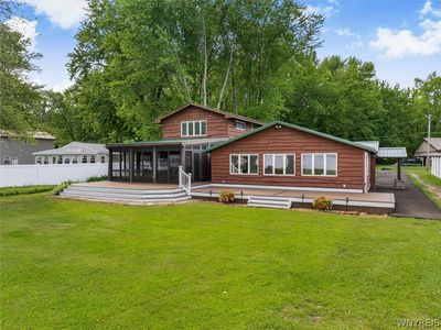21 Lakeshore Dr