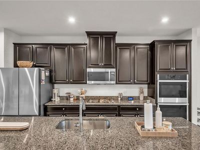 904 Stern Way