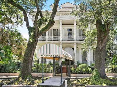 2220 Saint Charles Ave