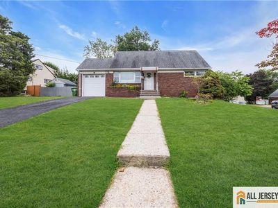 Property at 1 Yuro Dr, Edison, NJ