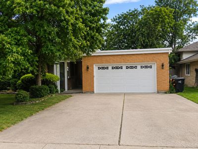 943 E 164th Ct