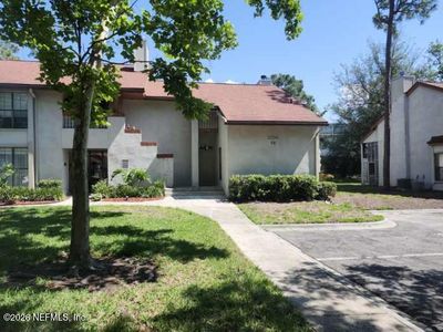 2706 WOOD HILL Drive #2706