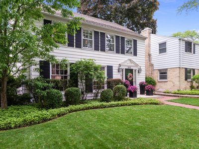 5835 North Lake DRIVE