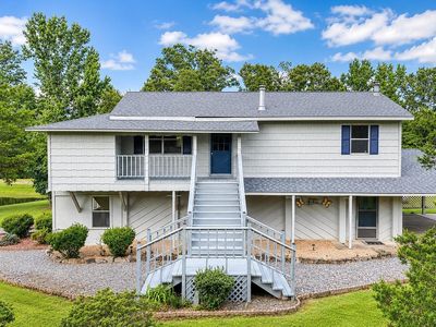 601 Country Trail Ln