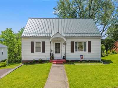 4 Spurr Ave