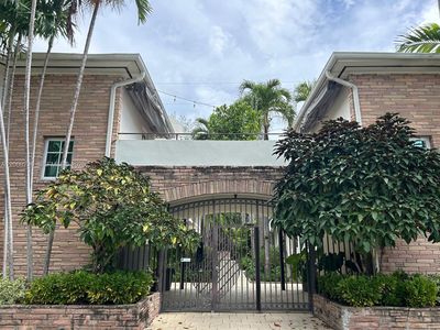 1605 Lenox Ave APT 3