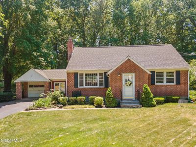 8 Oak Drive