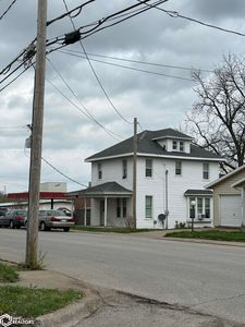 118 W Burlington Ave