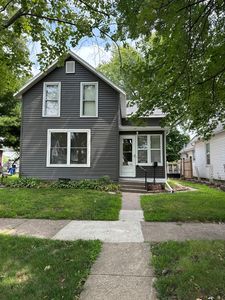 1915 Pershing Blvd