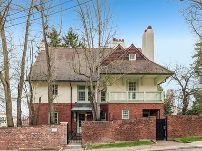 4352 Centre Ave