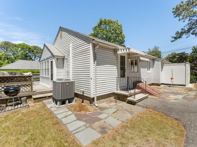 4 Lawrence Ave