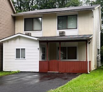 7 Elizabeth Way