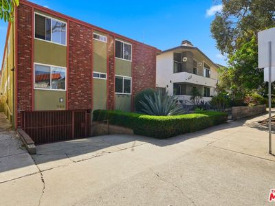 940 7th St APT 8