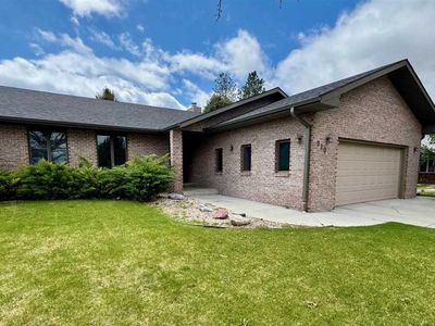910 Mockingbird Dr