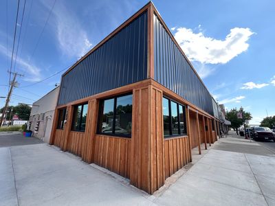 379 N Broadway Ave