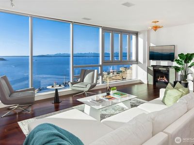 1521 2nd Avenue #2004