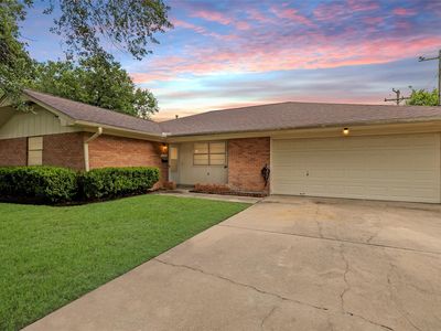 2308 Hillcrest Dr