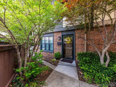 205 W 17th St #205G