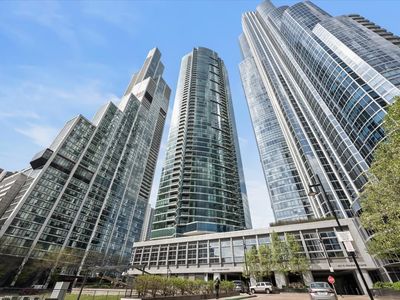 1201 S Prairie Ave APT 1703