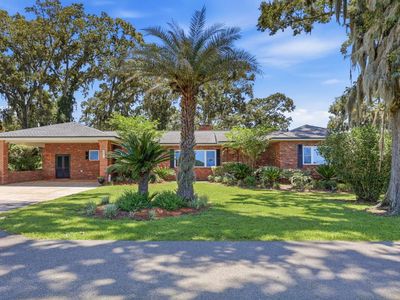 321 NW Sunset Hill Ct