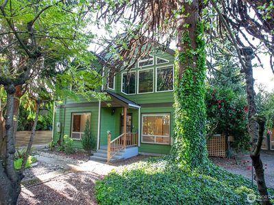 1100 Greenleaf Avenue