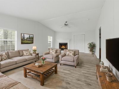 Property at 210 Nassau Ln, Pointblank, TX