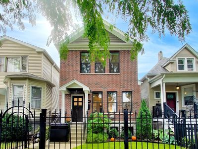 4343 N Hamlin Ave