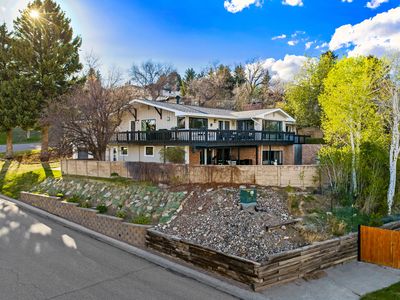 2781 Greenbriar Dr