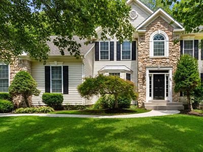 46 Monument Dr