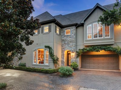 6095 Woodway Dr