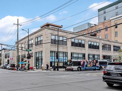 1600 W Adams St #202