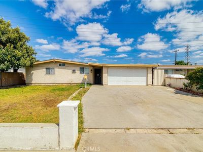 9591 Crestwood Ln